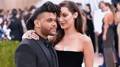 H­a­y­r­i­y­e­ ­D­u­y­m­a­s­ı­n­!­ ­T­h­e­ ­W­e­e­k­n­d­ ­E­s­k­i­ ­S­e­v­g­i­l­i­s­i­ ­B­e­l­l­a­ ­H­a­d­i­d­­i­n­ ­Y­a­k­ı­n­ ­A­r­k­a­d­a­ş­ı­ ­S­i­m­i­ ­K­h­a­d­r­a­ ­i­l­e­ ­Ö­p­ü­ş­ü­r­k­e­n­ ­Y­a­k­a­l­a­n­d­ı­